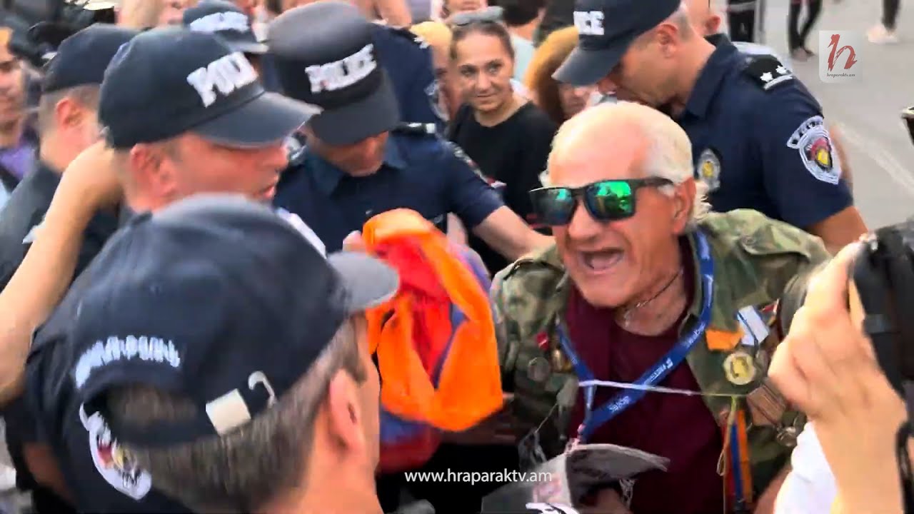 «Թողե՛ք, արա»… լարված իրավիճակ. վեճ ոստիկանի և քաղաքացու միջև