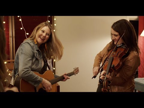 Della Mae "Bourbon Hound" (official)