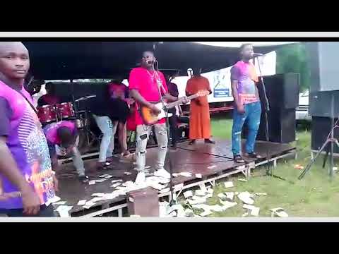 Osamede Idehen live performance