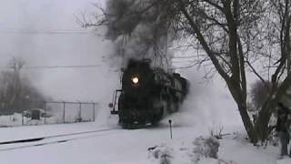 preview picture of video 'Pere Marquette 1225 leaving Owosso in snow'