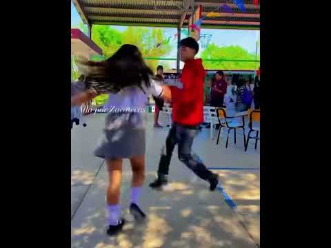 Ay Tavito !!! Bailando en la escuela