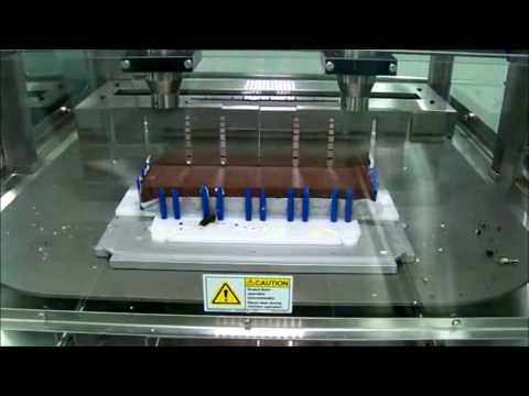 Ultrasonic cake cutter