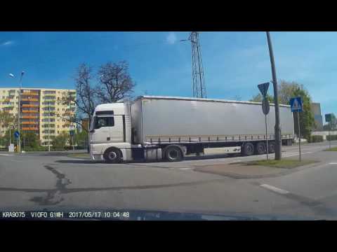 DDWloclawekTV - Tak kierowcy aut ciężarowych zachowują się na rondach - Włocławek