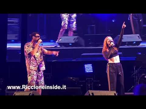 Noemi e Carl Brave Live Riccione 2021 - Makumba