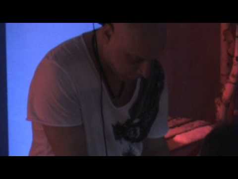 DJ Leon El Ray -Elsbach Areal Herford Midnight Shopping 2010.wmv