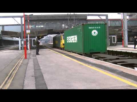 (HD) FreightLiner 90016 Passes Stafford with an InterModal