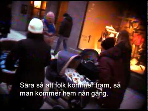 Kampanjfilm för barnvagnsmarschen, Unite for women, RFSU.

Jag är tjejen i vit mössa med vinrödrutig barnvagn som vänder sig om och säger förlåt.