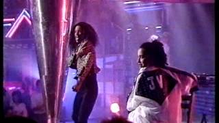 Neneh Cherry - Kisses On the Wind (TOTP)