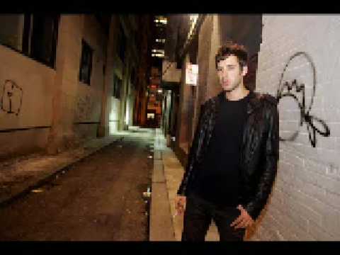 Mark Ronson - Here Comes the Fuzz (feat. Freeway, Nikka Costa)