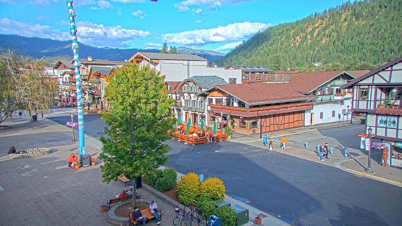 Live webcam view of Bavarian Village Square at Leavenworth