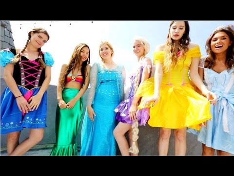 DISNEY PRINCESS TINDER DATE!