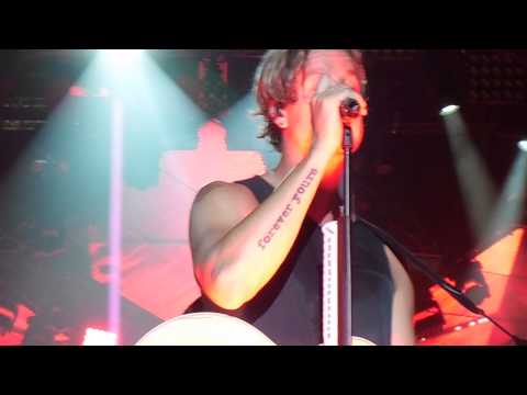 Sunrise Avenue Samu spricht vor Welcome to my live 15.08.2015 König Pilsener Arena