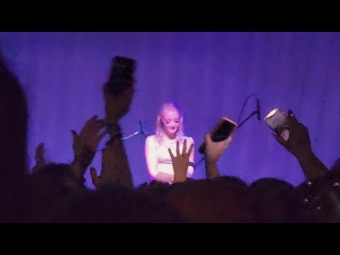 chloe moriondo plays breathtaking song - pond @ motorco, durham