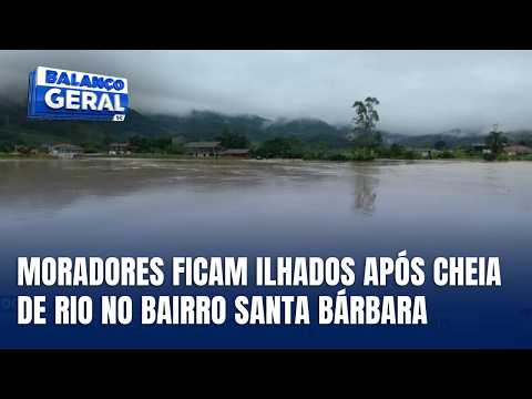 Moradores ficam ilhados após cheia de rio em Antônio Carlos