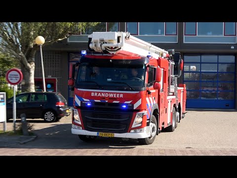 P1, Brandweer Dokkum [HW 02-4250] naar schoorsteenbrand Foarwei Kollumerzwaag