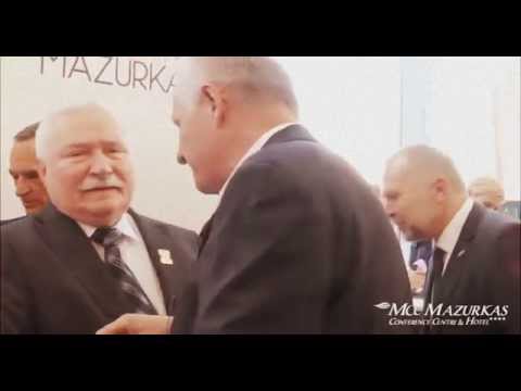 Prezydent  Lecz Wałęsa  i Danuta Wałęsa wita gości XVIII Forum Humanum Mazurkas - impresja 4
