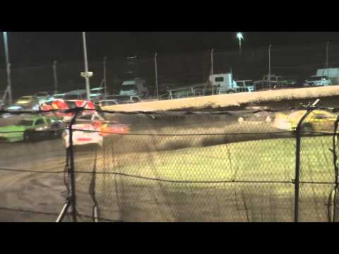 Super Sedans: A-Main Pile Up - Rockhampton Speedway