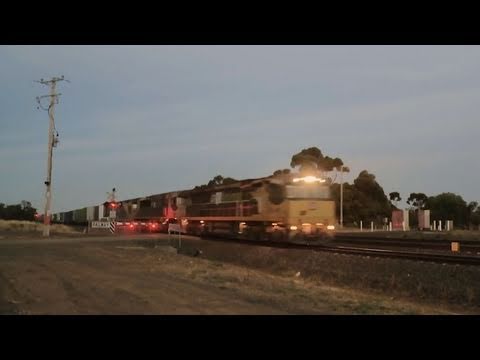 QRNational Freight Train - PoathTV Australian Train Level Crossing / Grade Crossing Videos