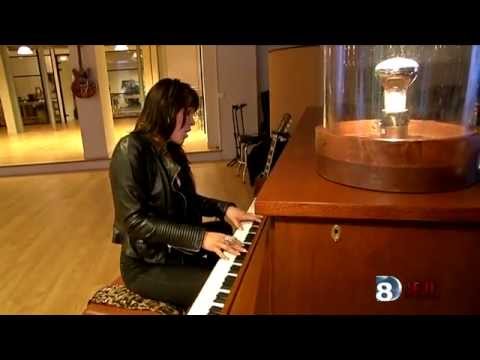 Beth Hart Tell Her You Belong To Me Live Acoustic Gibson France 2015