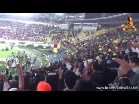 "Fiesta en la Tribuna de El Campín - Â¡Deportes Tolima Campeón!" Barra: Revolución Vinotinto Sur &bull; Club: Tolima