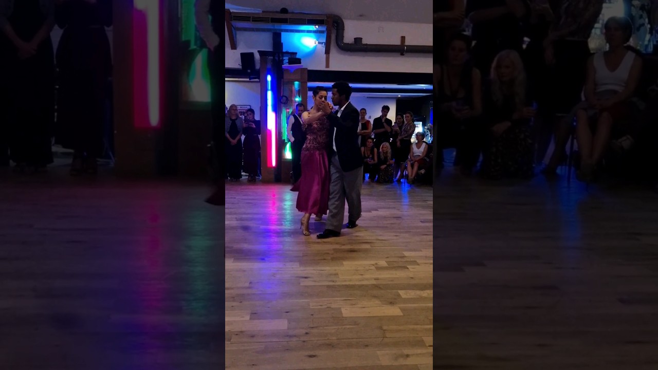 Video thumbnail for Julio Alvarez e Silvina Tse. Viviani by Carlos Di Sarli #tangoargentino #musicalità