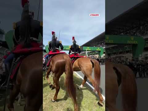 🏎️🚴🏻 Quand Mark Cavendish reçoit le drapeau des 24 Heures du Mans #lemans #wec #shorts