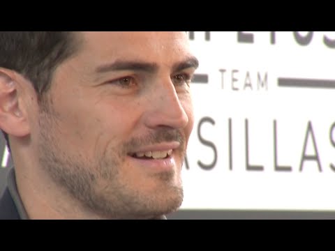 Iker Casillas se relaja y disfruta entre amigos y paella