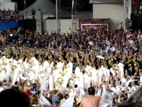 BATERIA DA GAVIÕES(2010) LEVANDO A GALERA AO DELIRIO