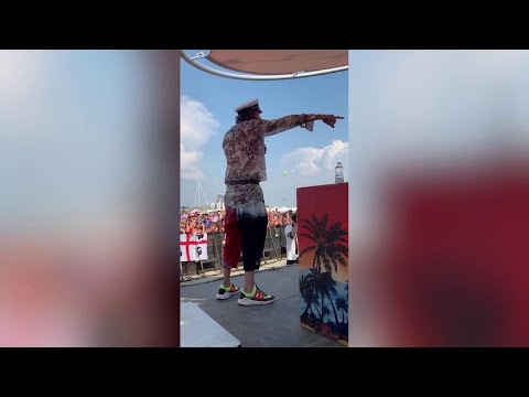 Carpi, Dj Mazzali alla consolle accompagna Jovanotti