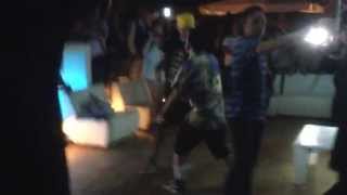 Salmo interrotto mentre canta "L'erba di Grace"