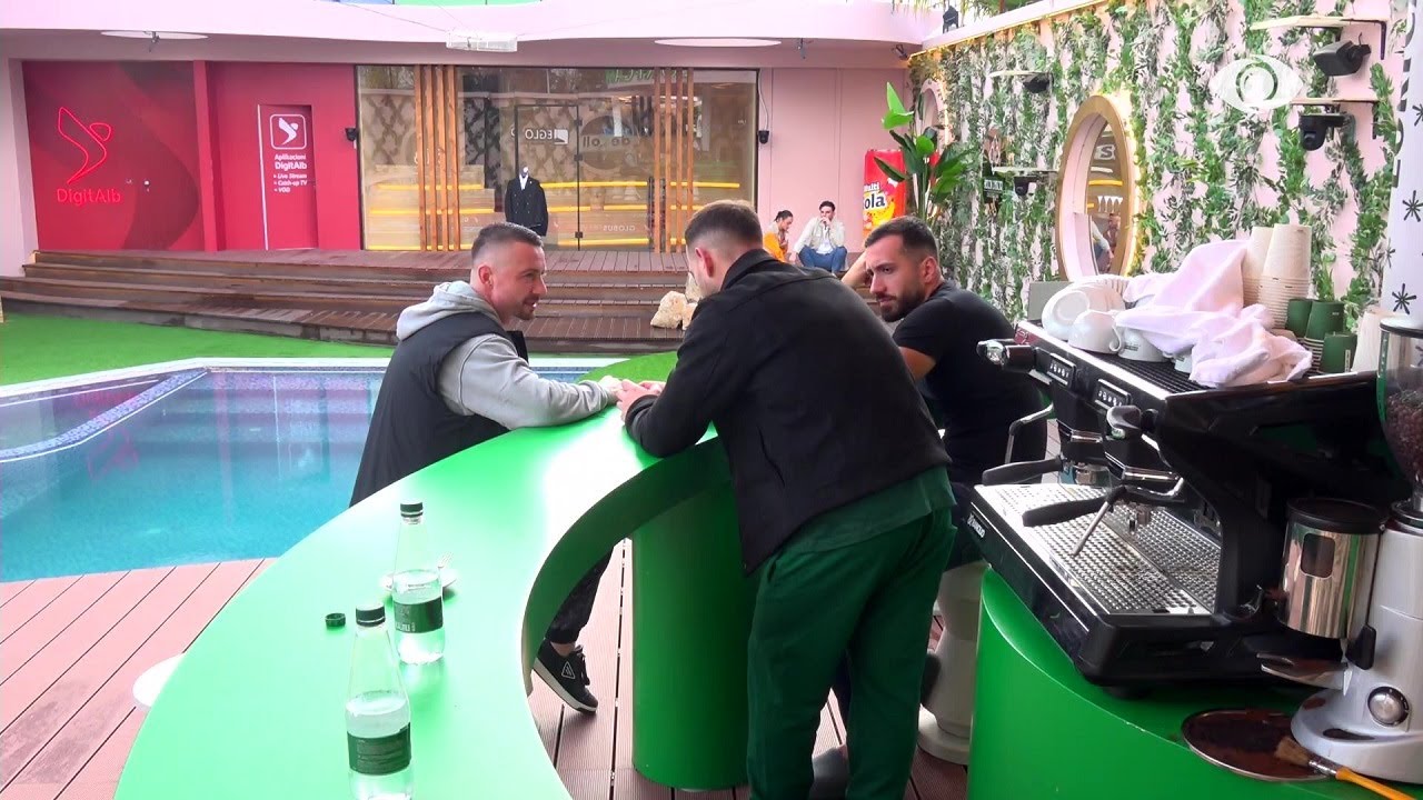 Sa e bukur është/ Xumi bisedon me Iglin për Eglin: Ik atje, jo nga këtu