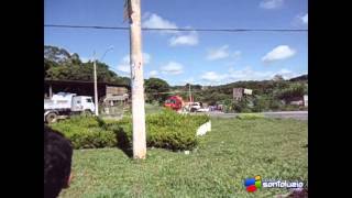 preview picture of video 'Gari é atropelado por caminhão de lixo em avenida de Santa Luzia (MG)'