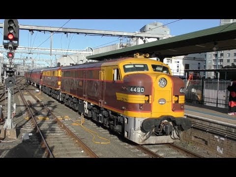Australian Trains: ALCOs 4490 & 4403 arriving at Central