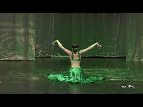 Nela Křístková Tanec páva / Peacock dance  4K