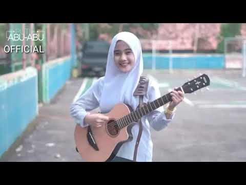 KEKE BUKAN BONEKA ( Cover Putih Abu Abu Official )