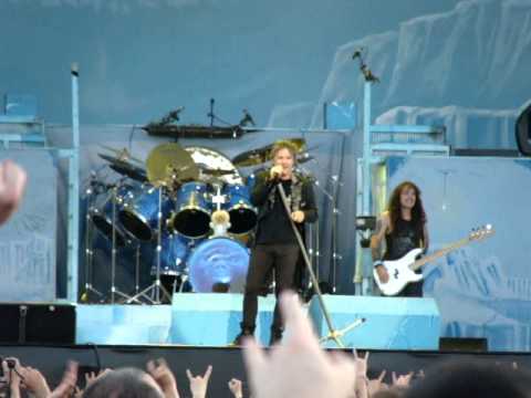 Iron Maiden Bruce speaks French + Revelations live Arras Main square festival 03/07/14