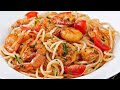 Spaghetti Con Camarones En Salsa De Tomate