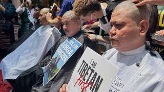 Yeni Delhi'de Tibetli göstericiler, başlarını tıraş edip Çin'i protesto etti