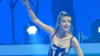 Angèle &amp; Roméo Elvis Tout oublier @AccorHotels Arena Bercy Paris 19/02/2020