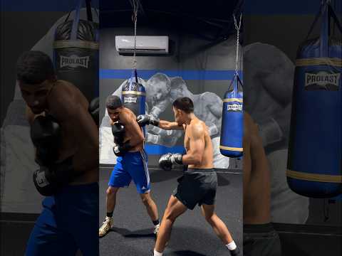 (4) ways to defend the Jab/Cross/Hook. #boxing #mma #boxingtraining #fighting #boxingnews #boxeo