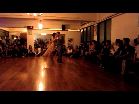  Cristina Sosa  and  Daniel Nacucchio  are  dancing  to  the  tango  "  Percal  "