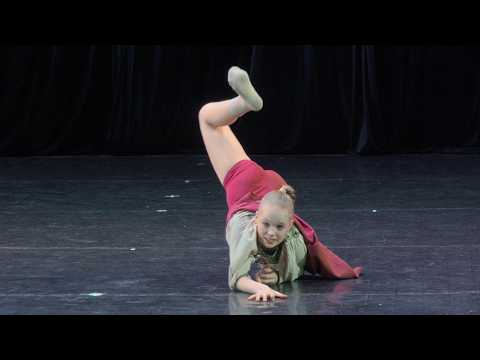 „Auf dem Pfad, der zum Fluss ruft.“ Zeitgenössischer Tanz. 11–12 Jahre.