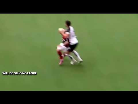 The play leading to Corinthians' first goal against Flamengo: Was it a foul by Gustavo Henrique o...