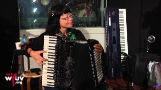 Debo Band - "Tenesh Kelbe" (Live at WFUV)