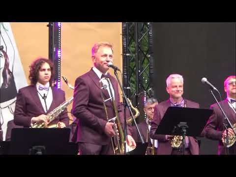 JAZZ ORCHESTRA MIRAGE DAUDERU PARKĀ. SOLISTI AIJA VĪTOLIŅA UN LAIMIS RĀCENĀJS. RĪGA, 28.08.25.