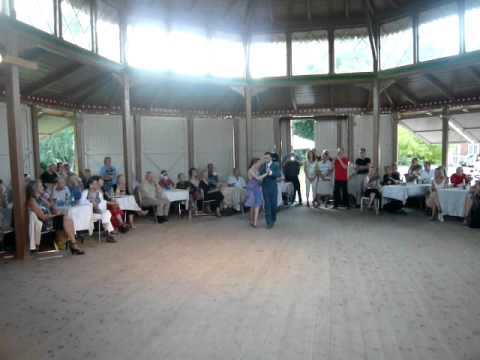  Paula Ballesteros  and  Alejandro Hermida  are  dancing  to  the  tango  "  Champagne Tango  "