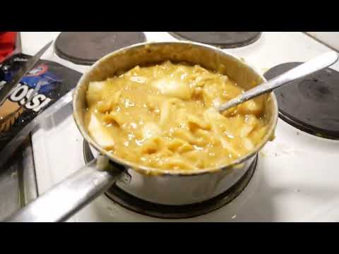 kasvishernekeitto runsaalla sipulilla