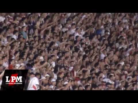 "A ver si nos entendemos los jugadores y la popular... - River vs Argentinos - 2012" Barra: Los Borrachos del Tablón • Club: River Plate