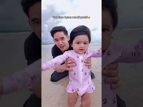 First time Ayana mandi pantai