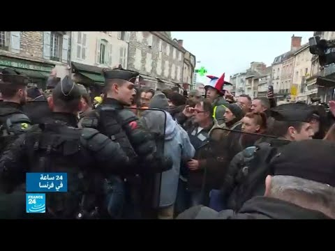 فرنسا.. مظاهرات ومواجهات مع رجال الأمن أثناء زيارة ماكرون لمدينة سوياك